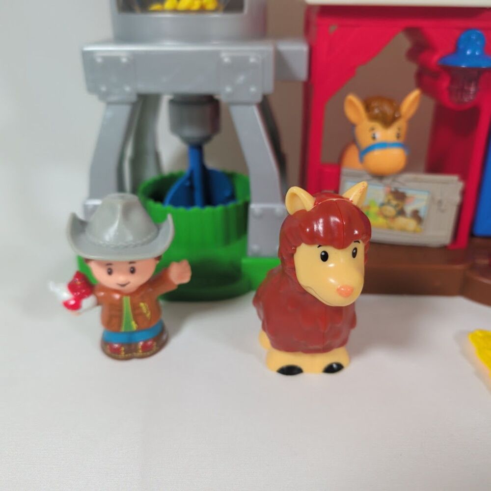 Fisher-Price Little People Caring for Animals Farm Playset Complete with Figures - Picture 2 of 5